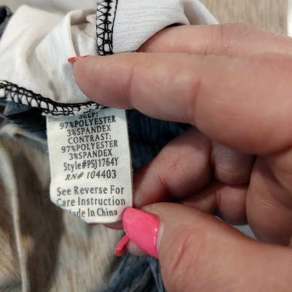 Flower & Feather color block shirt with keyhole back - Picture 9 of 10